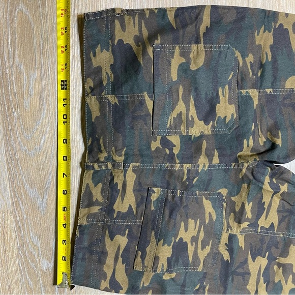 NWT Camo Button-Up Pants size M - Picture 9 of 9